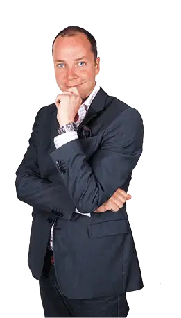 jag_staende_fri En professionell man i kostym som tänker, symboliserar affärsrådgivning och strategi för digital marknadsföring.